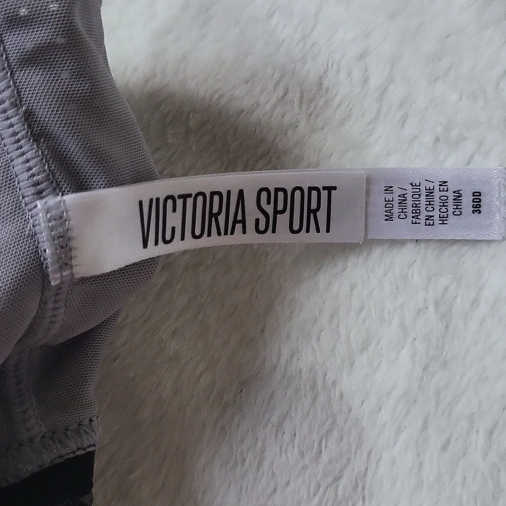 Victoria's Secret Sport | Molded Cup Racerback Sports Bra | Size 36DD - Picture 6 of 6